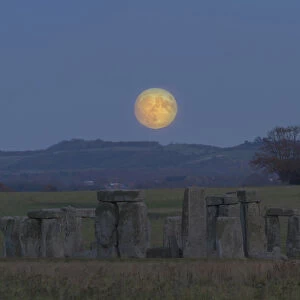 Supermoon rising over Stonehenge, the biggest for 68 years. Wiltshire, England, UK