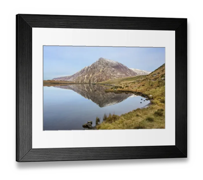 Framed Print : Pen yr Ole Wen reflected in Llyn Idwal in the Glyderau mountains in Snowdonia, North Wales Framed Print : Pen yr Ole Wen reflected in Llyn Idwal in the Glyderau mountains in Snowdonia, North Wales