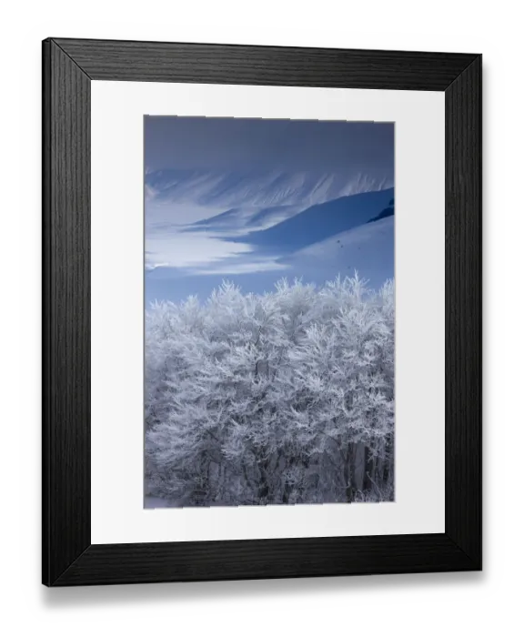Framed Print : Snow-covered Piano Grande in winter. Monti Sibillini National Park, Umbria, Italy