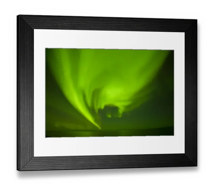 Framed Print : Green Aurora borealis over the Beaufort Sea, seen from the 1002 area of the Arctic Framed Print : Green Aurora borealis over the Beaufort Sea, seen from the 1002 area of the Arctic