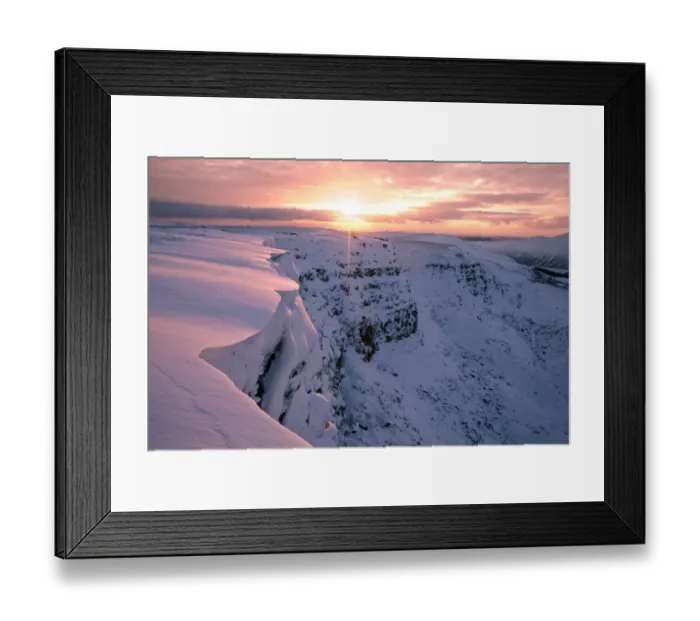 Framed Print : Snaking cornice edge above Alport Dale, Peak District National Park, Derbyshire, UK Framed Print : Snaking cornice edge above Alport Dale, Peak District National Park, Derbyshire, UK