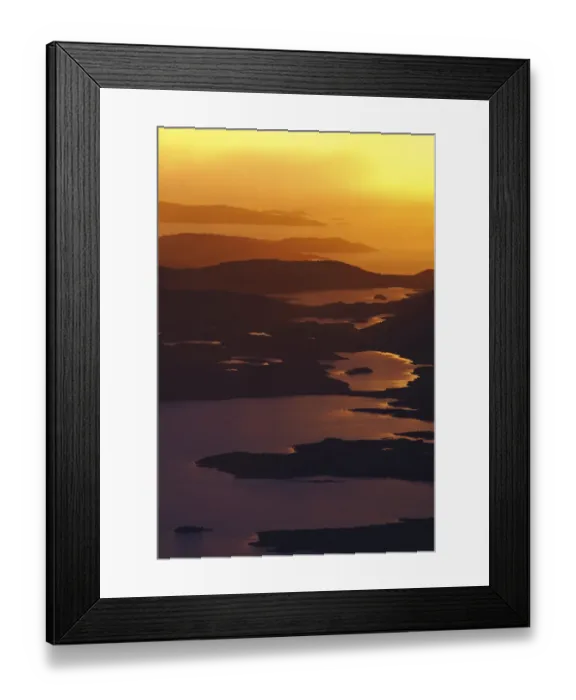 Framed Print : Fionn Loch at sunset. Great Wilderness, Highlands of Scotland, UK, January 2016 Framed Print : Fionn Loch at sunset. Great Wilderness, Highlands of Scotland, UK, January 2016