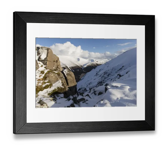 Framed Print : View over Loch Einich from Sgoran Dubh Beag, Cairngorms National Park, Scotland Framed Print : View over Loch Einich from Sgoran Dubh Beag, Cairngorms National Park, Scotland