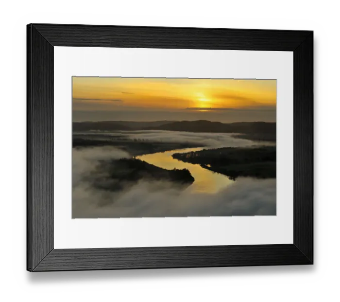Framed Print : A misty morning view looking down the River Tay in autumn, Kinnoull Hill Woodland Park Framed Print : A misty morning view looking down the River Tay in autumn, Kinnoull Hill Woodland Park
