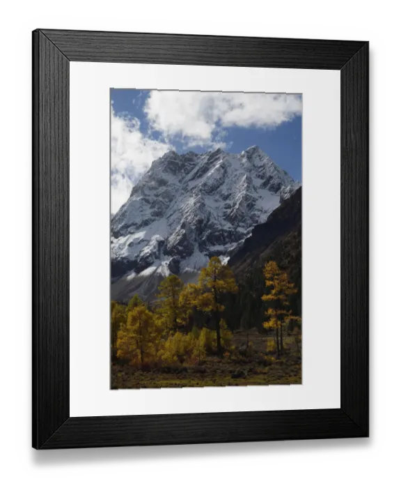 Framed Print : Autumn landscape in the U-shaped valley. Snow covered mountain landscape and vegetation Framed Print : Autumn landscape in the U-shaped valley. Snow covered mountain landscape and vegetation