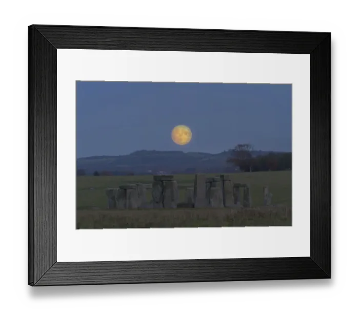 Framed Print : Supermoon rising over Stonehenge, the biggest for 68 years. Wiltshire, England, UK Framed Print : Supermoon rising over Stonehenge, the biggest for 68 years. Wiltshire, England, UK