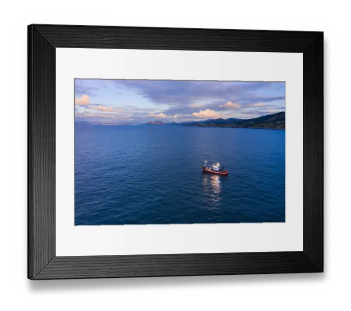 Framed Print : Fishing boat fishing in the Cantabrian Sea between Cerdigo and Castro Urdiales Framed Print : Fishing boat fishing in the Cantabrian Sea between Cerdigo and Castro Urdiales