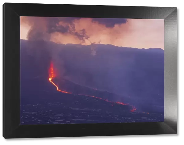 Volcanic eruption and lava flow, Cumbre Vieja Volcano. La Palma. Canary Islands