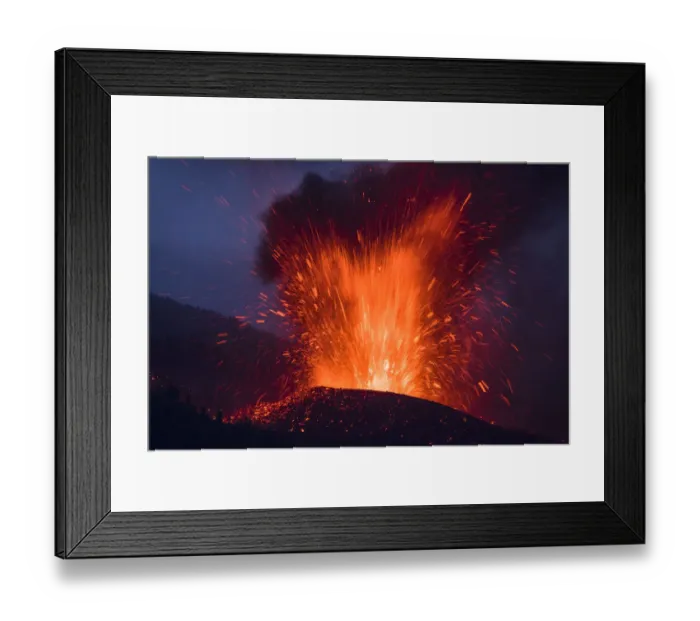 Framed Print : Volcanic eruption, Cumbre Vieja Volcano, La Palma, Canary Islands. September 2021