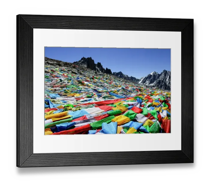 Framed Print : Hundreds of prayer flags at Dolma La Pass, highest point on pilgrimage around sacred Mount Kailash. Tibet, China