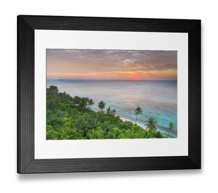 Framed Print : Sunset over the ocean from Dhigurah Island, South Ari Atoll, Maldives, Indian Ocean. February, 2020 Framed Print : Sunset over the ocean from Dhigurah Island, South Ari Atoll, Maldives, Indian Ocean. February, 2020