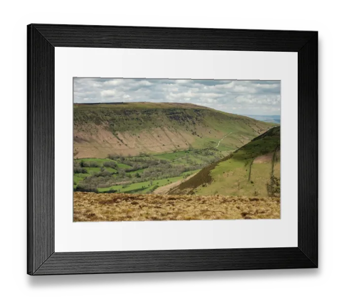 Framed Print : The Vale of Ewyas, Upper Honddu Valley and the Gospel Pass, Black Mountains, Brecon Beacons National Park  /  Bannau Brycheiniog, Wales, UK. May, 2024