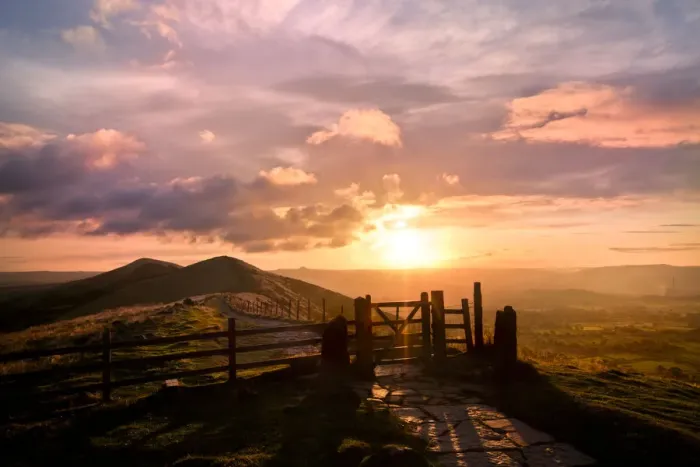 Framed Print : The Great Ridge nr. Castleton at sunrise, looking towards Lose Hill Framed Print : The Great Ridge nr. Castleton at sunrise, looking towards Lose Hill