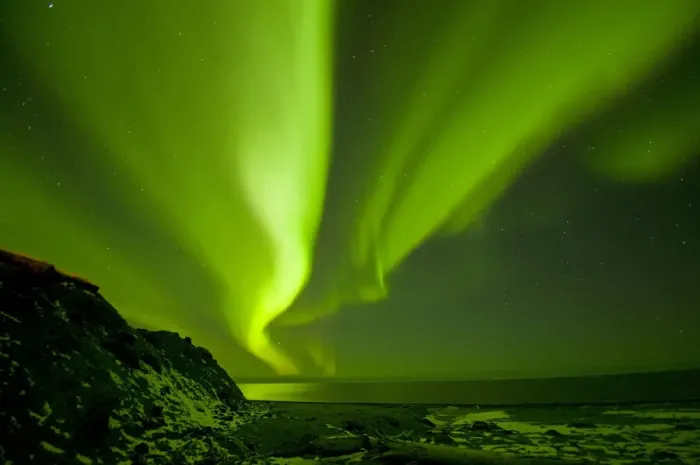 Framed Print : Green Aurora borealis over the Beaufort Sea, seen from the 1002 area of the Arctic Framed Print : Green Aurora borealis over the Beaufort Sea, seen from the 1002 area of the Arctic