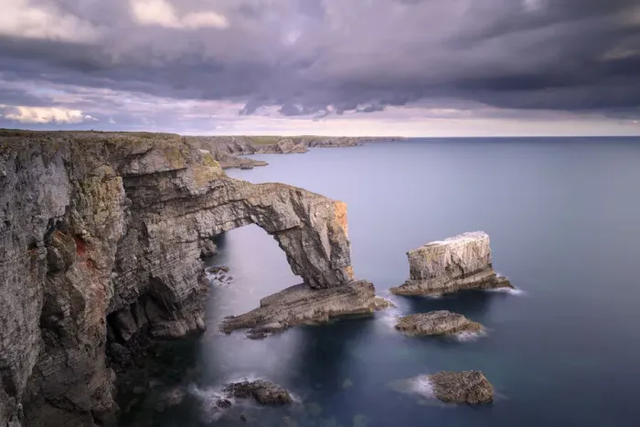Framed Print : The Green Bridge of Wales sea arch and stack along limestone coastline Framed Print : The Green Bridge of Wales sea arch and stack along limestone coastline