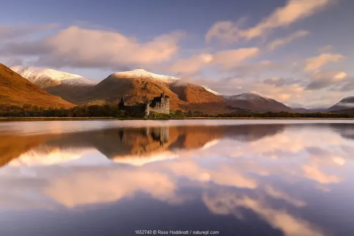 Framed Print : Kilchurn Castle, sunrise, early morning sunlight, a ruin on a rocky peninsula Framed Print : Kilchurn Castle, sunrise, early morning sunlight, a ruin on a rocky peninsula