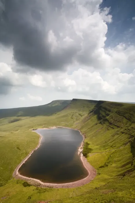 Framed Print : Llyn y Fan Fach, a glacial cirque, beneath Black Mountain in the Brecon Beacons National Park