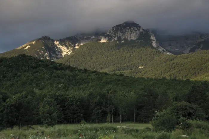 Framed Print : Mali Troglav (1, 913m) surrounded by clouds in the Dinara mountain range, Bosnia and Herzegovina Framed Print : Mali Troglav (1, 913m) surrounded by clouds in the Dinara mountain range, Bosnia and Herzegovina