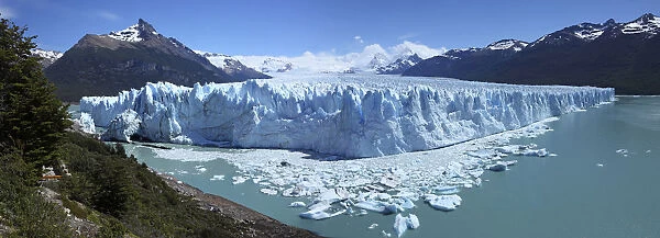 Perito Moreno Glacier, panoramic view, Argentina, January 2010