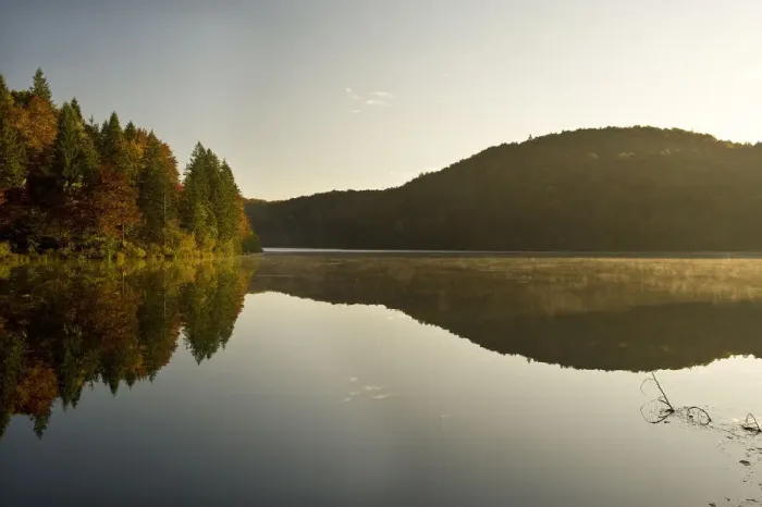 Framed Print : Proscansko lake, early morning light, near Ljeskovac village, Upper Lakes, Plitvice Framed Print : Proscansko lake, early morning light, near Ljeskovac village, Upper Lakes, Plitvice