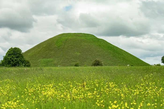 Framed Print : Silbury Hill, the largest artificial mound in Europe viewed from the east, dated to the Neolithic Period, Avebury World Heritage Site, Wiltshire, England, UK. June, 2024 Framed Print : Silbury Hill, the largest artificial mound in Europe viewed from the east, dated to the Neolithic Period, Avebury World Heritage Site, Wiltshire, England, UK. June, 2024