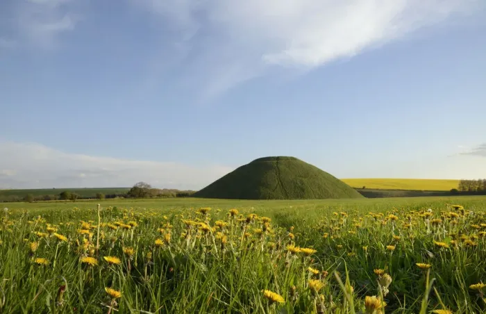 Framed Print : Silbury hill, a Neolithic artificial chalk mound, one of the world Framed Print : Silbury hill, a Neolithic artificial chalk mound, one of the world
