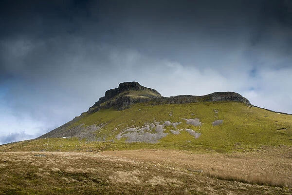 The southern approach to Pen-y-ghent, one of theYorkshire 3 Peaks