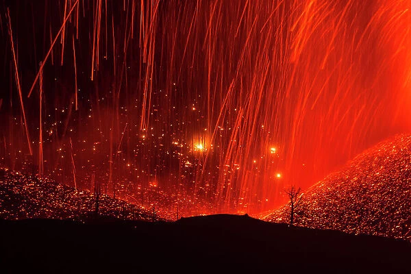 Spectacular volcanic eruptions fron the Cumbre Vieja Volcano, La Palma, Canary Islands. Spain. September, 2021. MontPhoto's International Nature Photography Contest 2022 - Landscape category - winner
