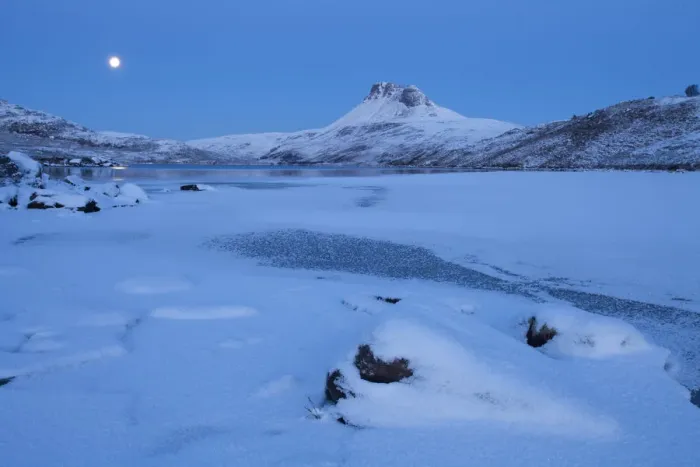 Framed Print : Stac Pollaidh at dawn, with frozen Loch Lurgainn in foreground, Coigach, Wester Ross Framed Print : Stac Pollaidh at dawn, with frozen Loch Lurgainn in foreground, Coigach, Wester Ross