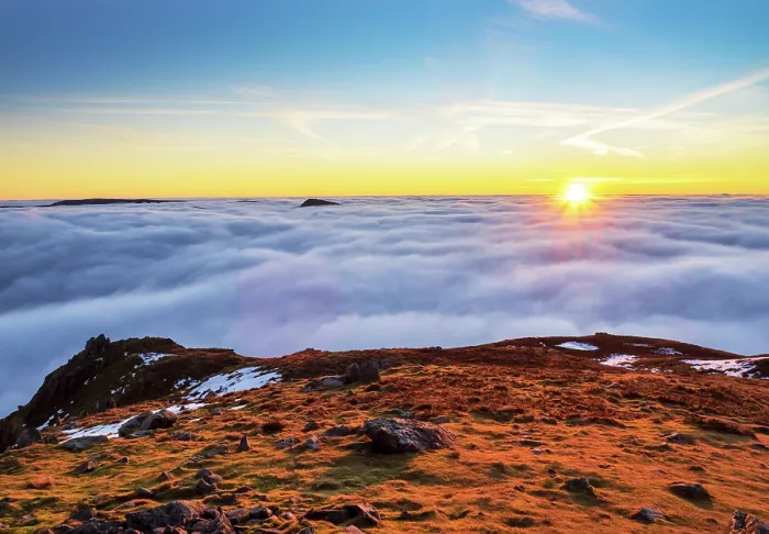 Framed Print : Summit of Ill Bell poking out of valley mist over Kentmere Fells, as seen from summit of Red Screes at dawn, Lake District, Cumbria, UK, January 2022