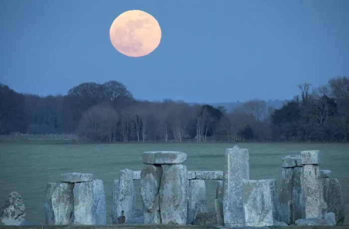 Framed Print : The super blue moon rising over Stonehenge, Wiltshire, England, UK. January 2018 Framed Print : The super blue moon rising over Stonehenge, Wiltshire, England, UK. January 2018