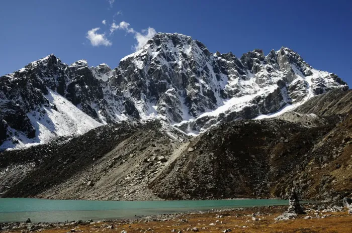 Framed Print : Tajun Pokhari Lake (4. 600 m) with mountains behind, Sagarmatha National Park (World Framed Print : Tajun Pokhari Lake (4. 600 m) with mountains behind, Sagarmatha National Park (World