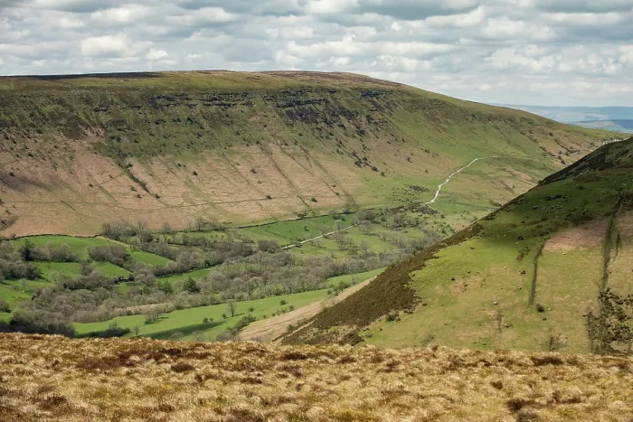 Framed Print : The Vale of Ewyas, Upper Honddu Valley and the Gospel Pass, Black Mountains, Brecon Beacons National Park  /  Bannau Brycheiniog, Wales, UK. May, 2024