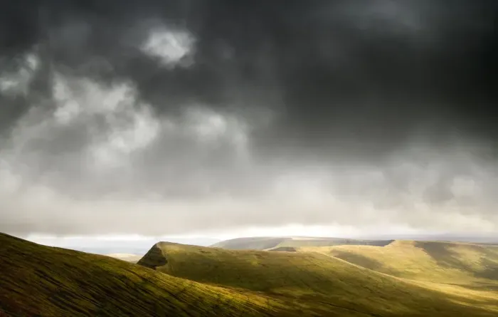 Framed Print : View towards Cribyn from Pen y Fan, outcrops of Devonian red sandstone Framed Print : View towards Cribyn from Pen y Fan, outcrops of Devonian red sandstone