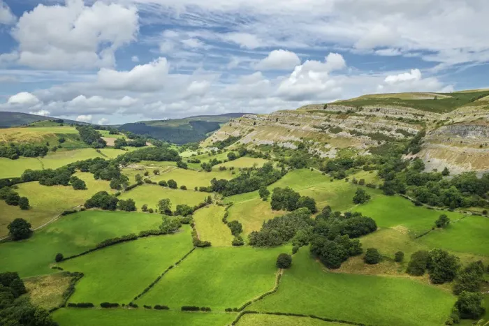 Framed Print : View looking north from Castell Dinas Bran towards the limestone layers of the Eglwyseg Framed Print : View looking north from Castell Dinas Bran towards the limestone layers of the Eglwyseg