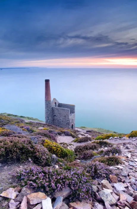 Framed Print : View of Towanroath Engine House and out over the sea in the late evening light. Wheal Coates