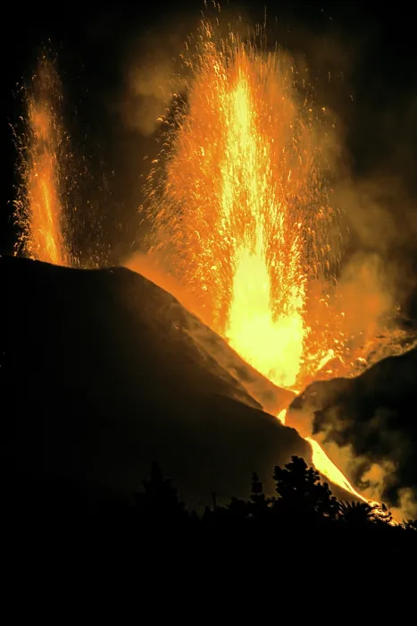 Framed Print : Volcanic eruption in the Cumbre Vieja ridge, La Palma, Canary Islands. September, 2021 Framed Print : Volcanic eruption in the Cumbre Vieja ridge, La Palma, Canary Islands. September, 2021