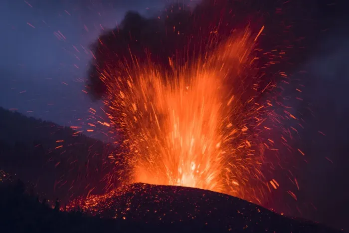 Framed Print : Volcanic eruption, Cumbre Vieja Volcano, La Palma, Canary Islands. September 2021