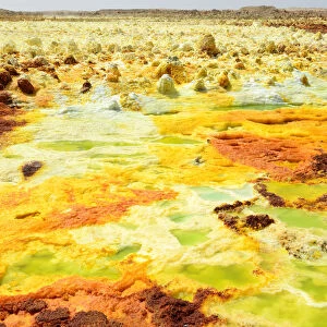 Dallol hot spring with salt concretions coloured by sulphur, potassium and iron, Dallol Volcano