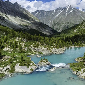 Darashkol, a high-mountain lake in the Altai mountains. Altai Mountains