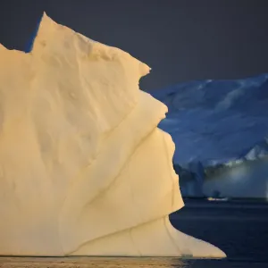 Iceberg at dusk, Greenland, August 2009 WWE BOOK Iceberg at dusk, Greenland, August 2009 WWE BOOK
