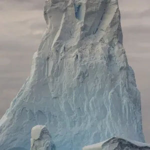 Glacier, érodé par les vagues, mer de Ross, Antarctique. Glacier, érodé par les vagues, mer de Ross, Antarctique.
