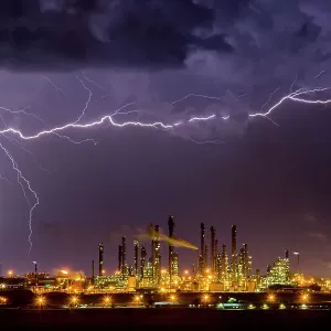 Un rayo de luz sobre la planta procesadora de carbón más grande de Sudáfrica. Sasol, Mpumalanga, Sudáfrica, noviembre 2016. Un rayo de luz sobre la planta procesadora de carbón más grande de Sudáfrica. Sasol, Mpumalanga, Sudáfrica, noviembre 2016.