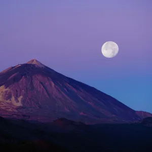 Full moon over Teide volcano (3, 718m) at sunrise, Teide National Park, Tenerife, Canary Islands