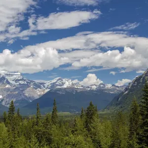 Mount Robson, the highest peak in the Canadian Rockies, Mount Robson Provincial Park Mount Robson, the highest peak in the Canadian Rockies, Mount Robson Provincial Park