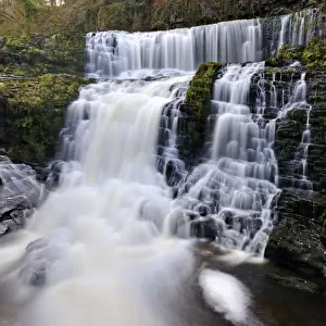 Sgwd Isaf Clun-gwyn waterfall. Ystradfellte, Brecon Beacons National Park, Wales, November 2011