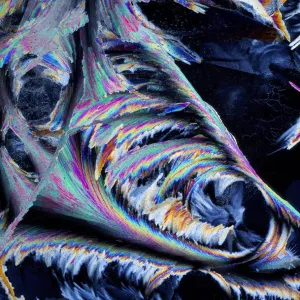 Crystallins de glace plane vues sous lumière polarisée. Crystallins de glace plane vues sous lumière polarisée.