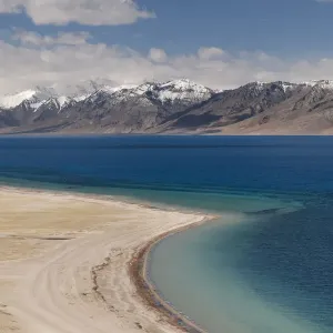 Shoreline of Tsomoriri lake, Ladakh, India, June 2010 Shoreline of Tsomoriri lake, Ladakh, India, June 2010