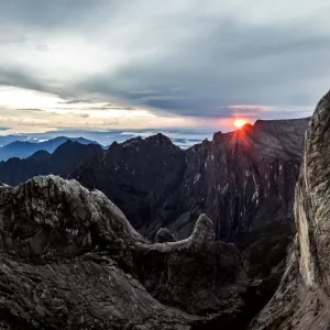 Mount Kinabalu Print: Sunrise over Lows Gully and Ugly Sister Peak Mount Kinabalu Print: Sunrise over Lows Gully and Ugly Sister Peak