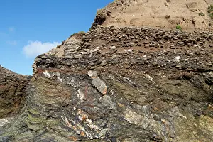 The Past Prints: An angular unconformity between folded Devonian age mudrocks and Quaternary age conglomerate